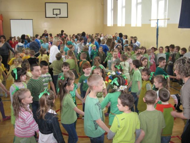 Święto Powitania Wiosny w najmłodszej grupie wiekowej.
