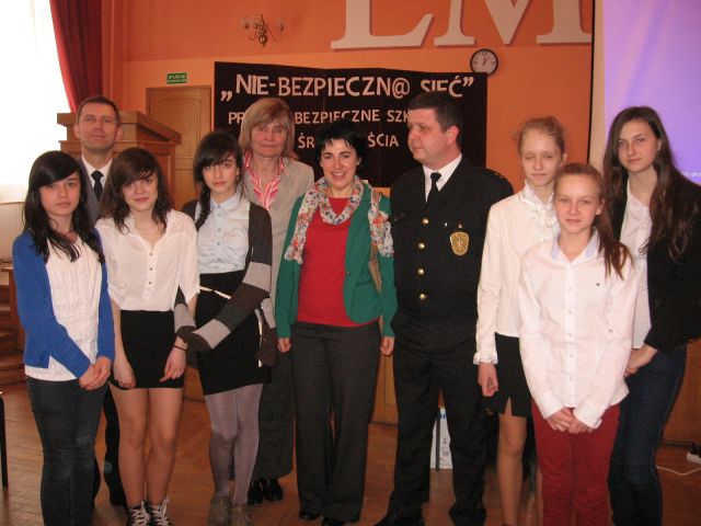 „Nie- bezpieczna@  sieć”